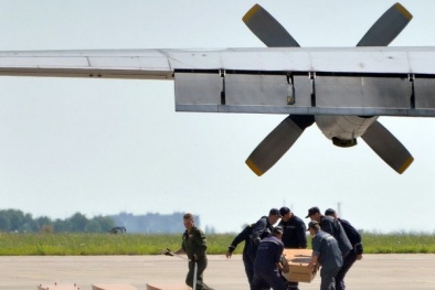 Tin mới nhất máy bay Malaysia bị bắn rơi: Nhận dạng nạn nhân